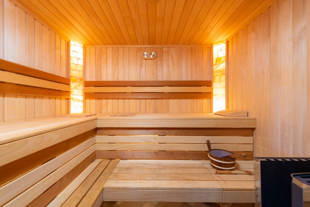 Mag je in de sauna naakt zijn?